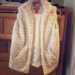 Betsy Johnson white vest with pockets